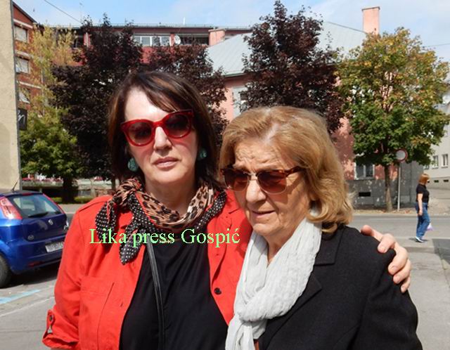 Poetesa Marijana sa svojom profesoricom francuskog Micom Zdunić, bili smo n kavi te 2018. godine                                                                                                                                                          